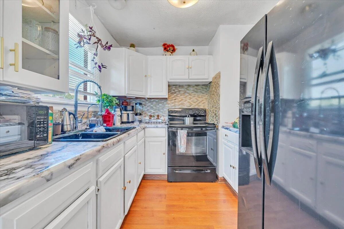 3922 Lilac AVE NW - Photo 10