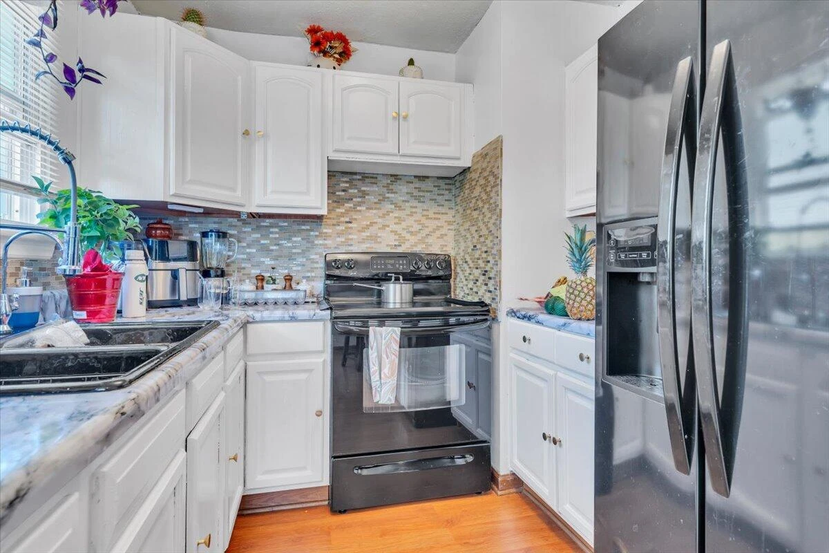 3922 Lilac AVE NW - Photo 11
