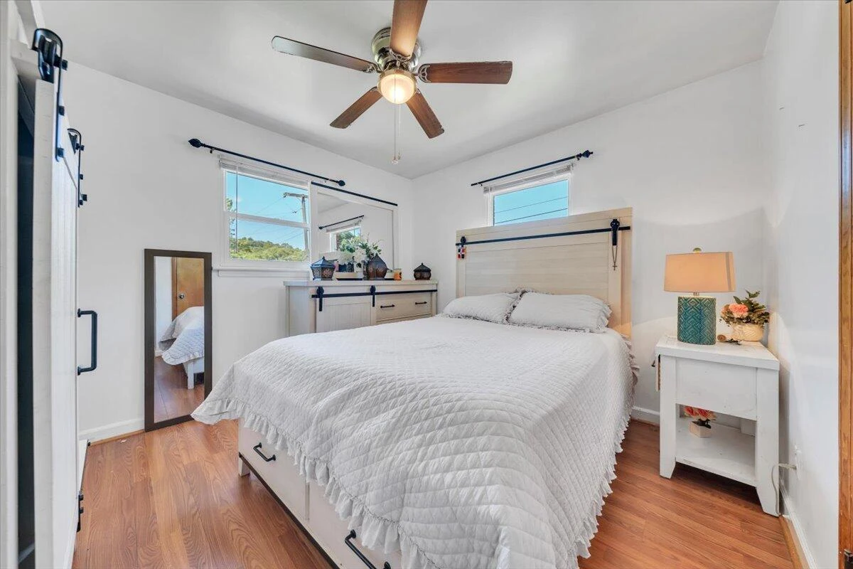 3922 Lilac AVE NW - Photo 12