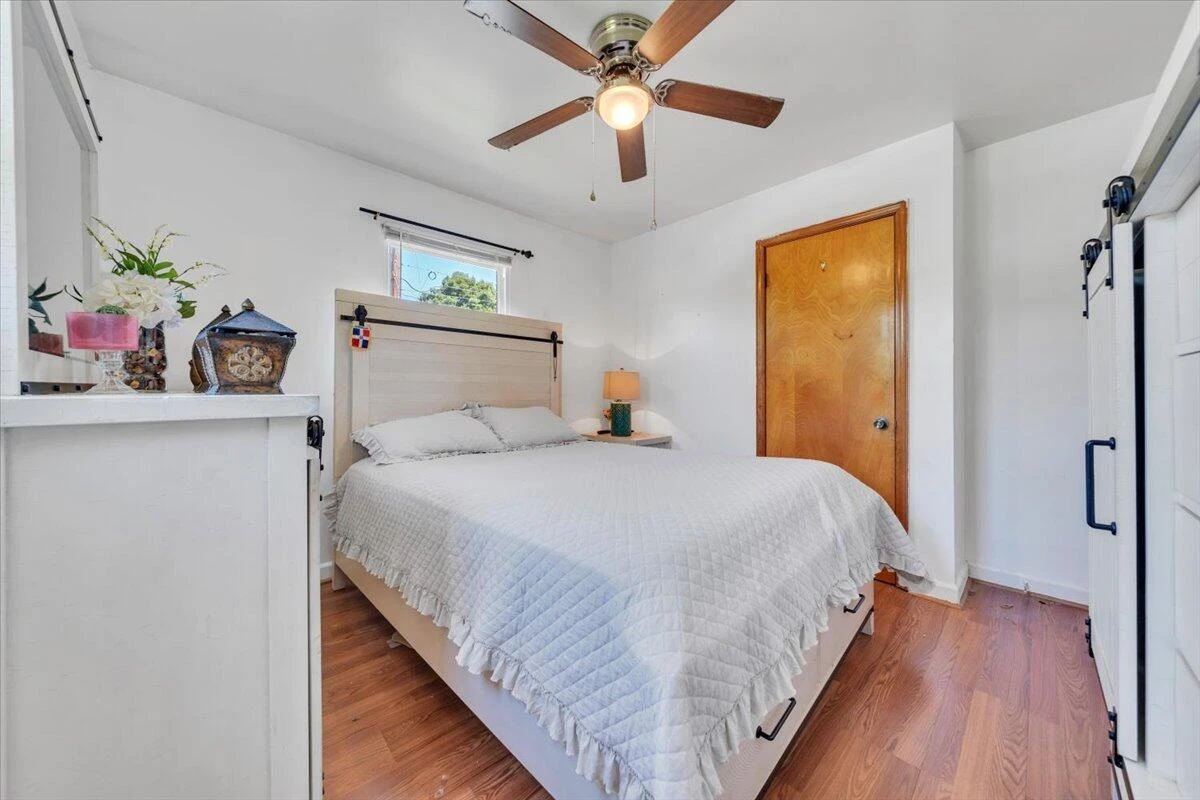 3922 Lilac AVE NW - Photo 13