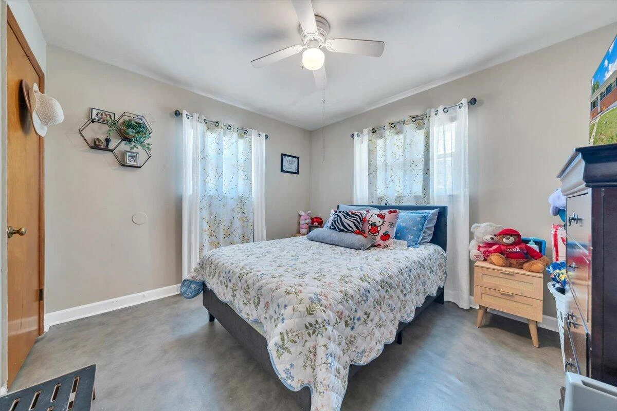 3922 Lilac AVE NW - Photo 14