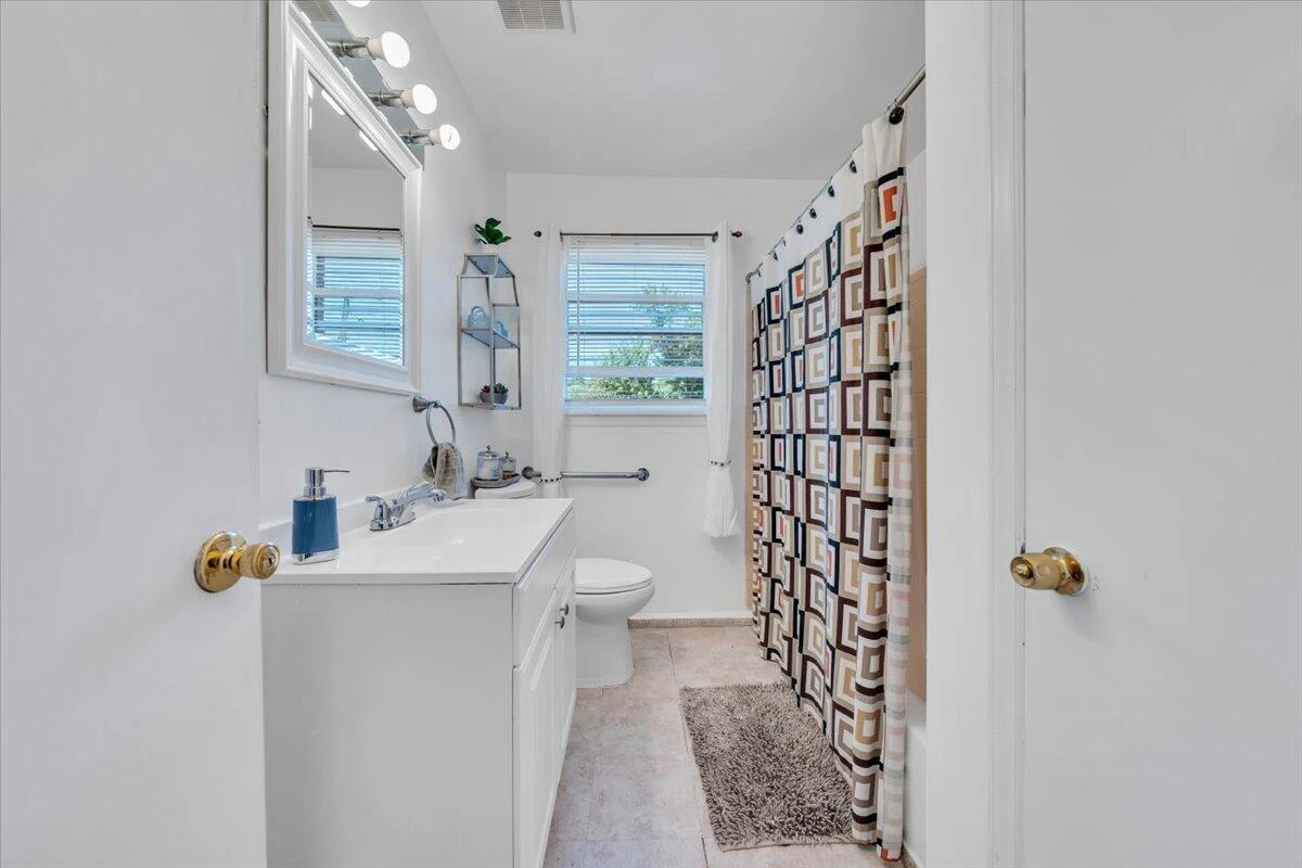 3922 Lilac AVE NW - Photo 16
