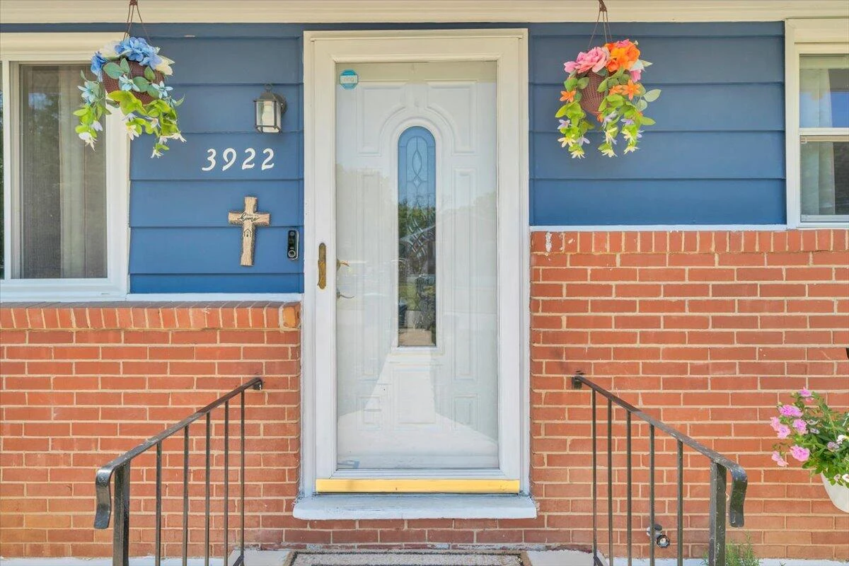 3922 Lilac AVE NW - Photo 2