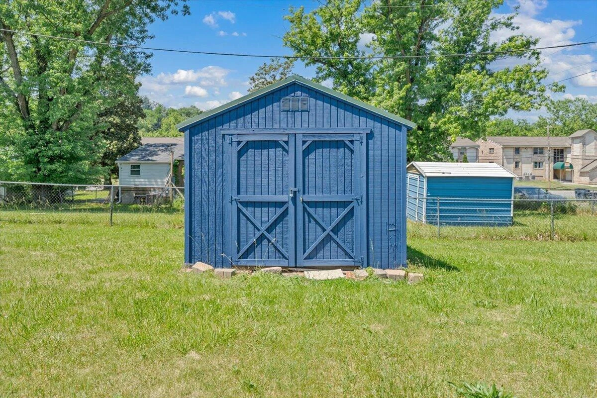 3922 Lilac AVE NW - Photo 29