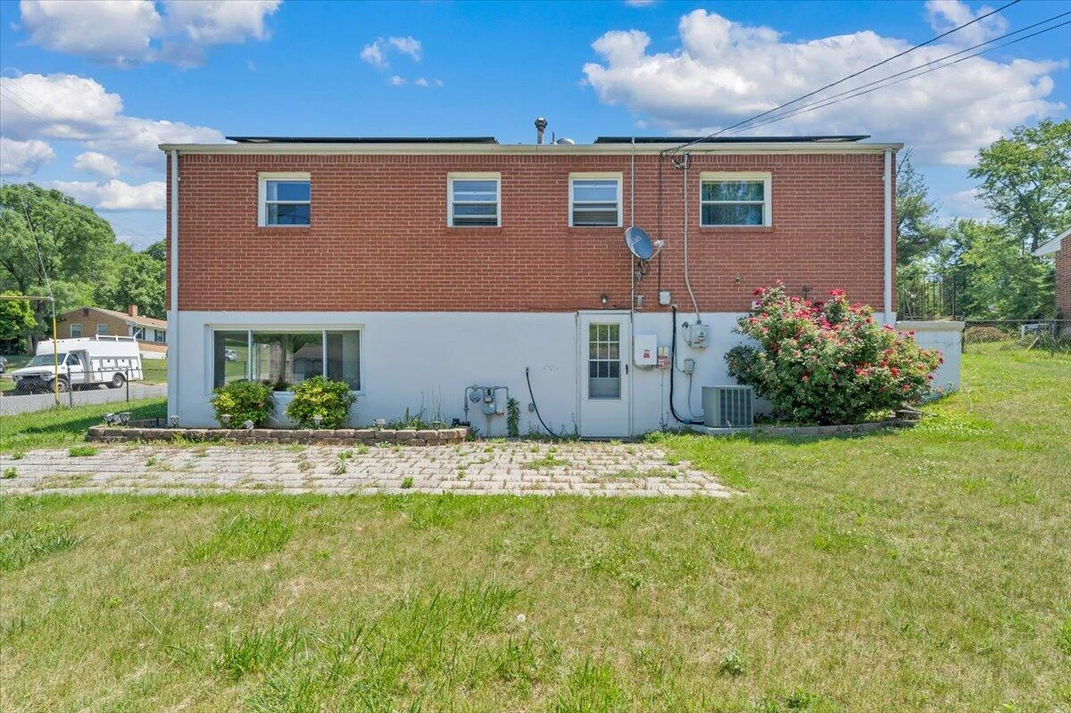 3922 Lilac AVE NW - Photo 32