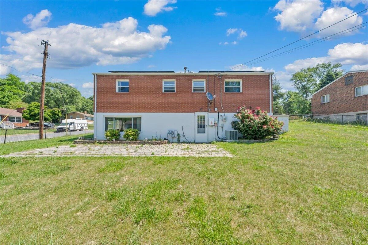 3922 Lilac AVE NW - Photo 33