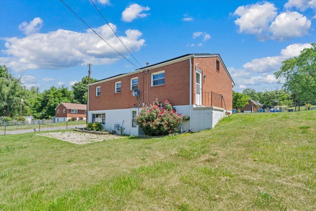 3922 Lilac AVE NW - Photo 35