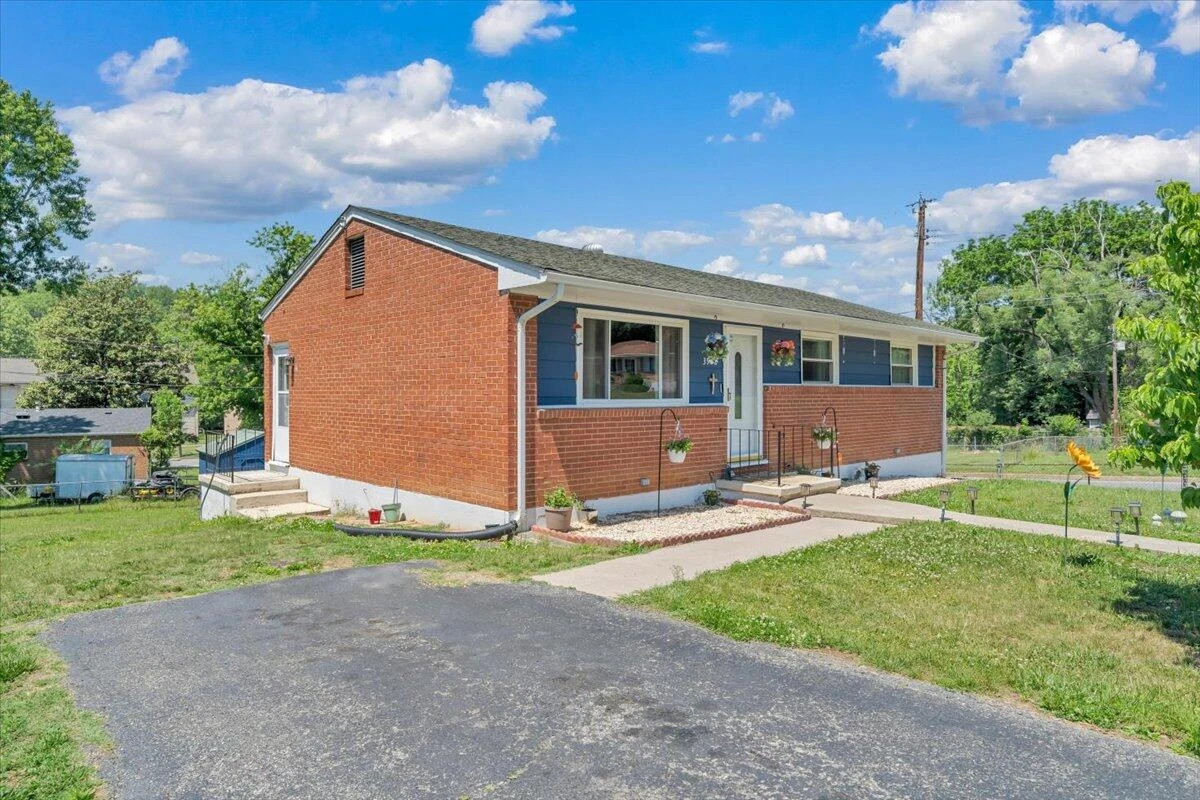 3922 Lilac AVE NW - Photo 36