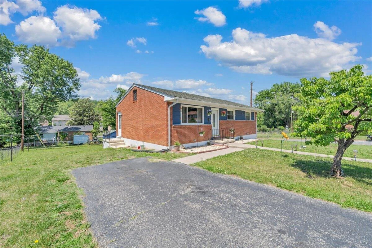 3922 Lilac AVE NW - Photo 37