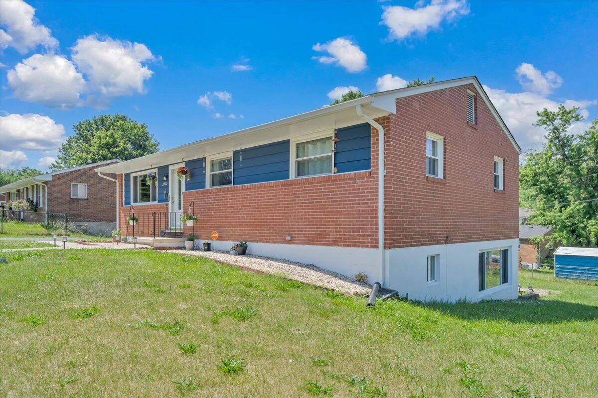 3922 Lilac AVE NW - Photo 38