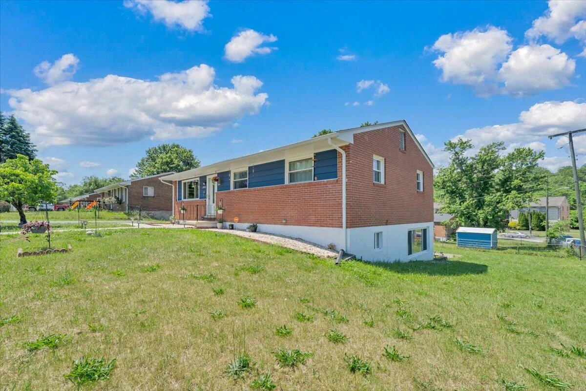 3922 Lilac AVE NW - Photo 39