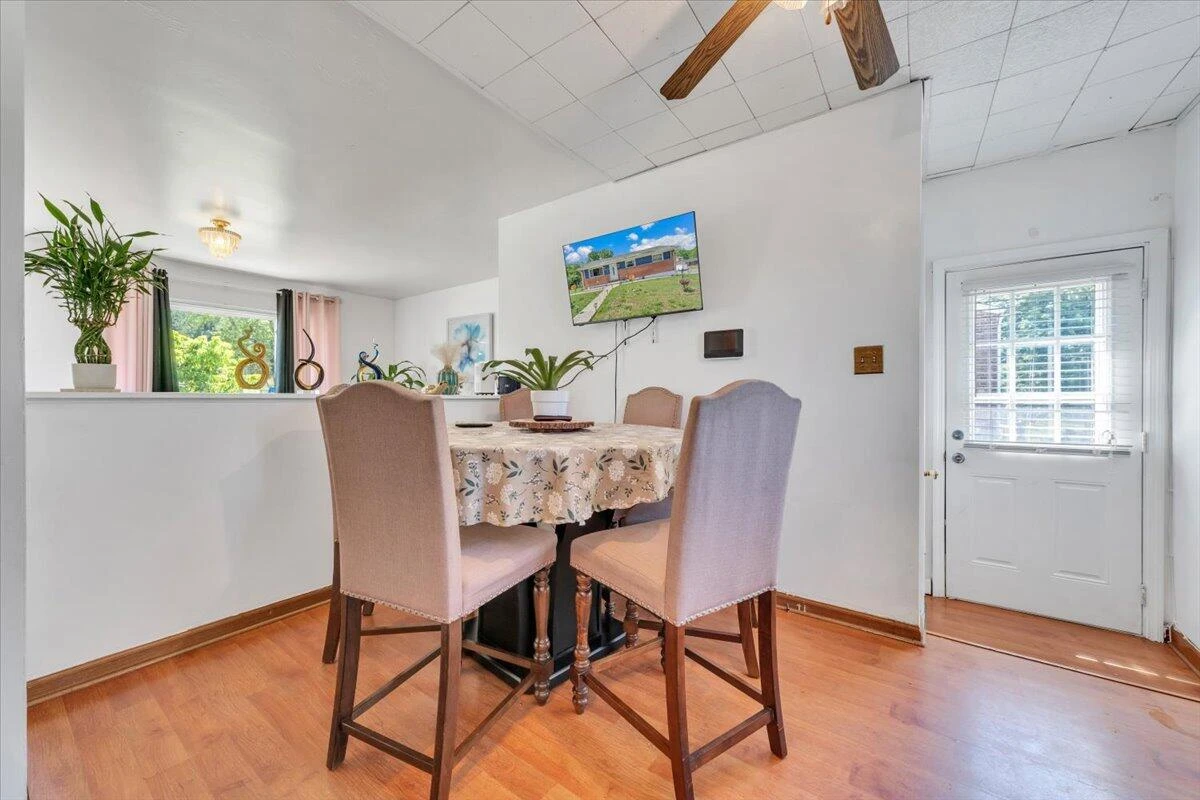 3922 Lilac AVE NW - Photo 8