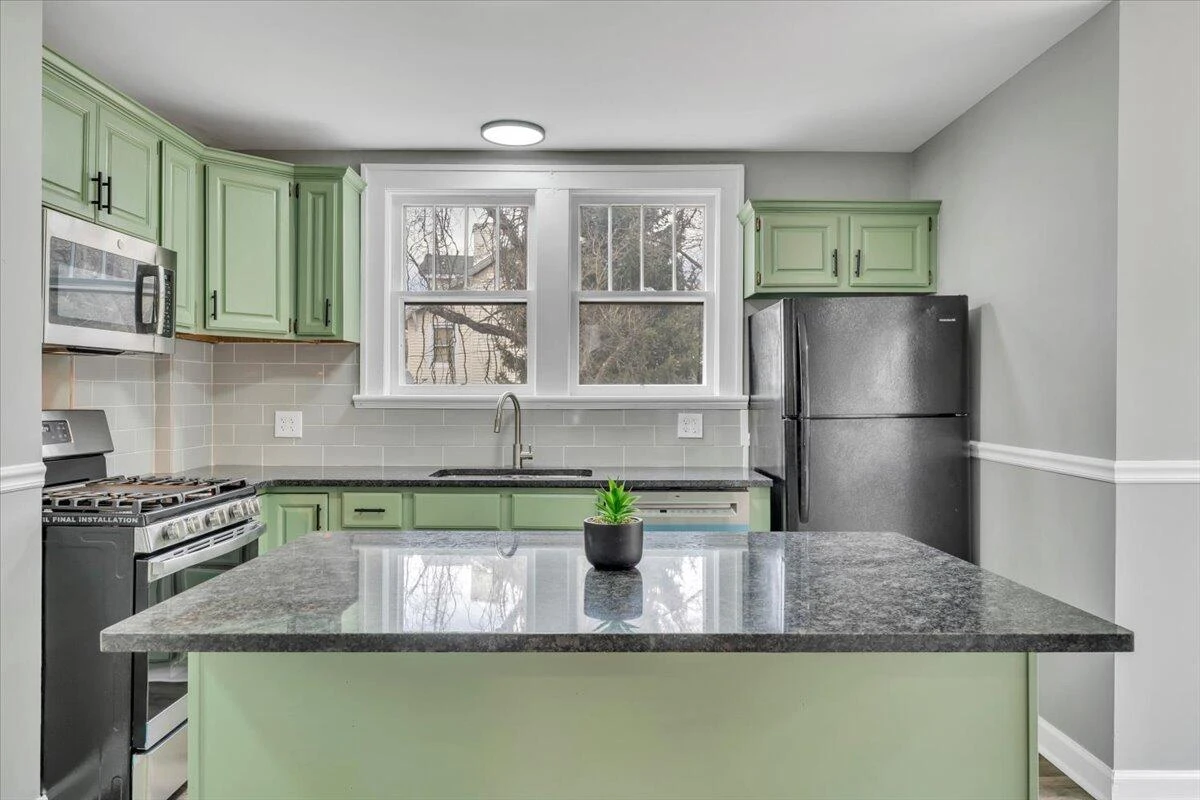 1226 Kerns AVE - Photo 16