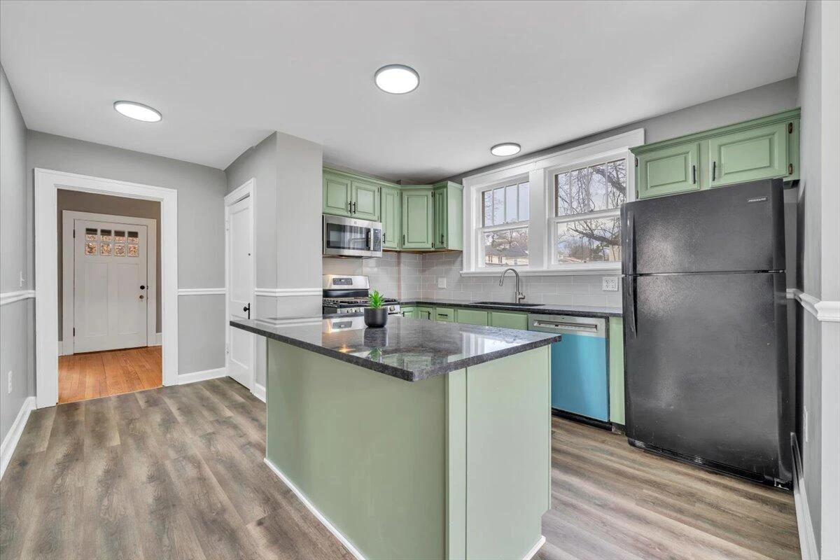 1226 Kerns AVE - Photo 17