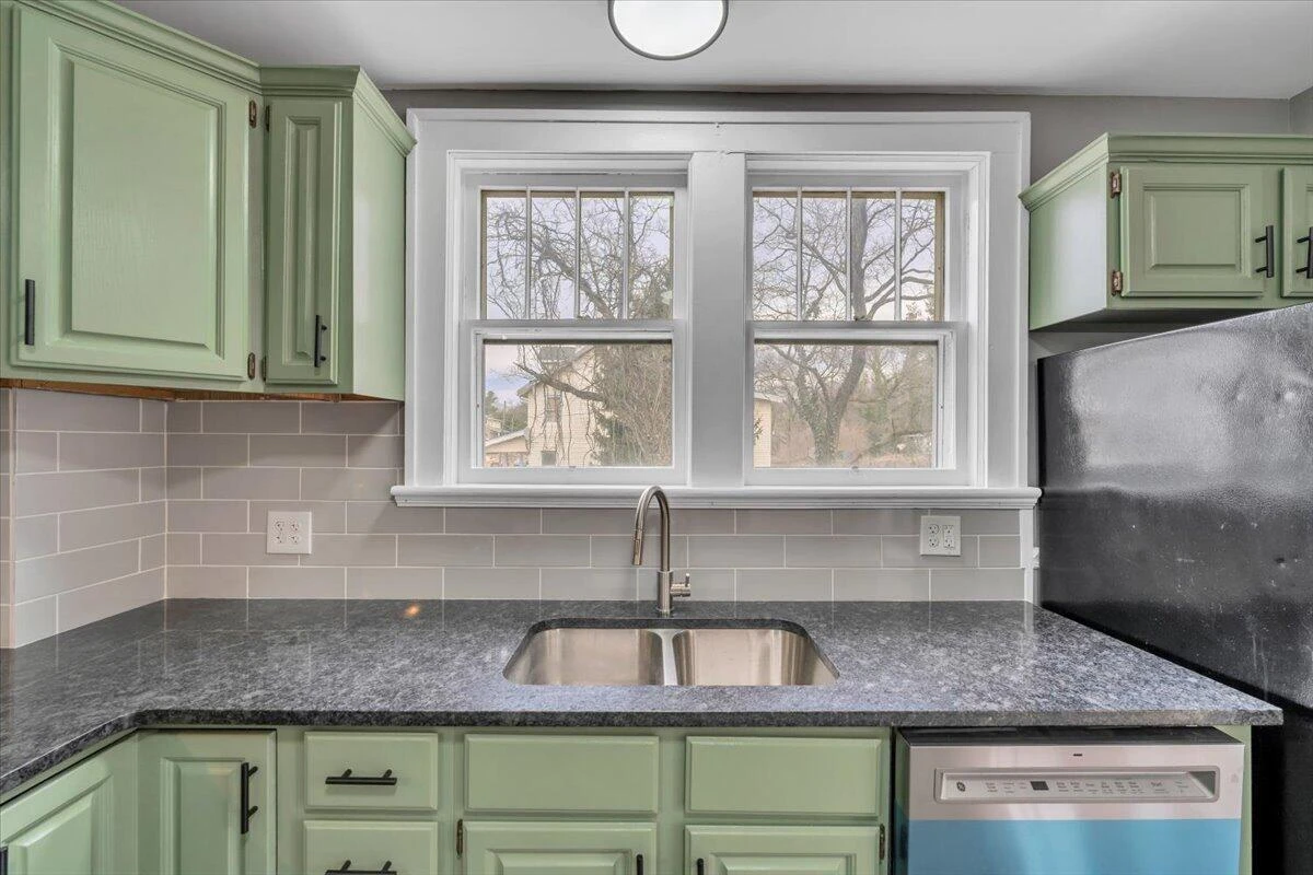 1226 Kerns AVE - Photo 21