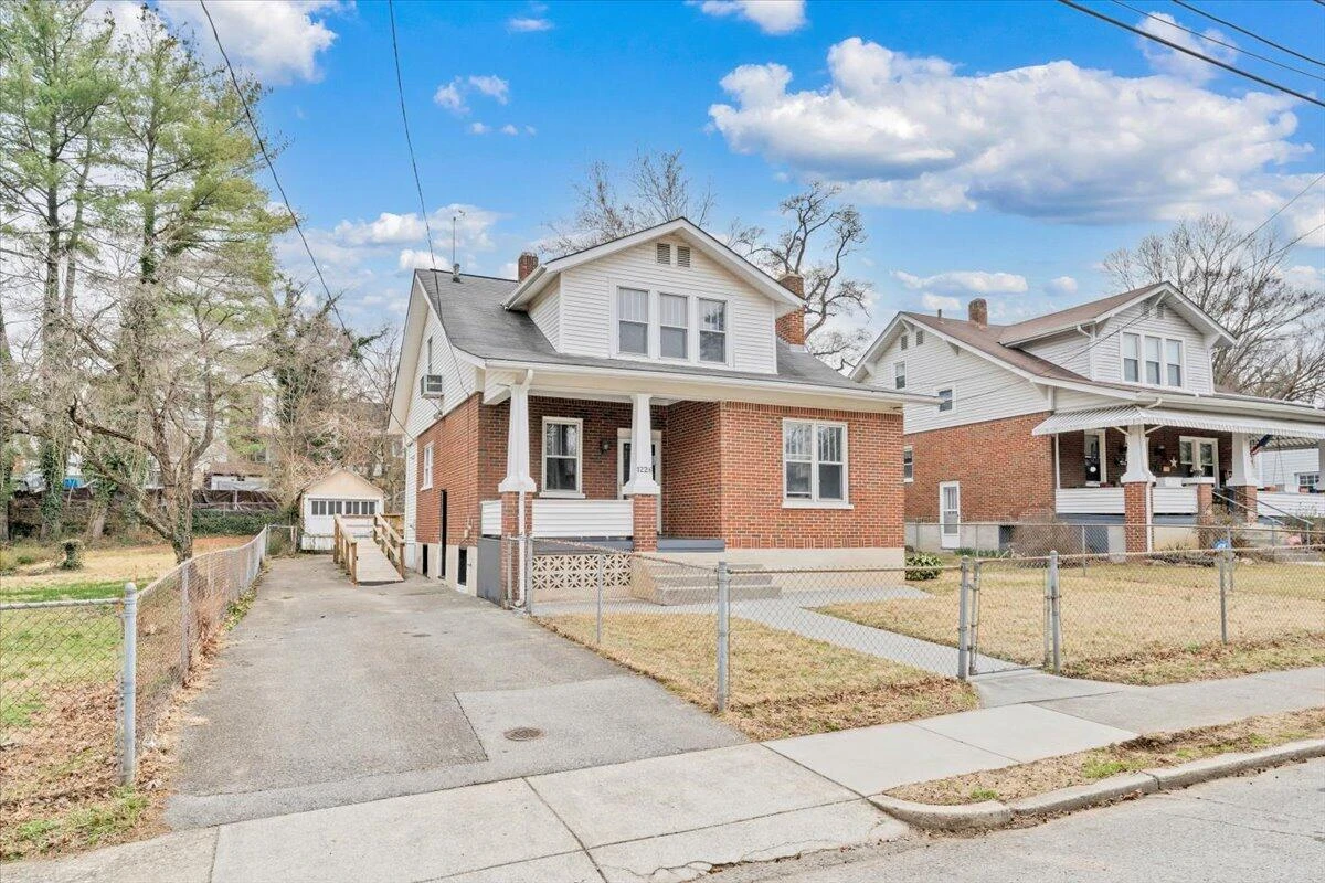 1226 Kerns AVE - Photo 11