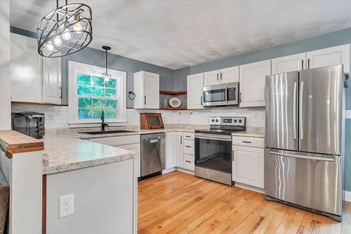2030 Surrey LN - Photo 15