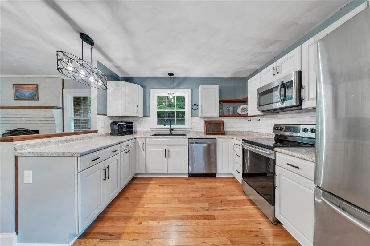 2030 Surrey LN - Photo 16