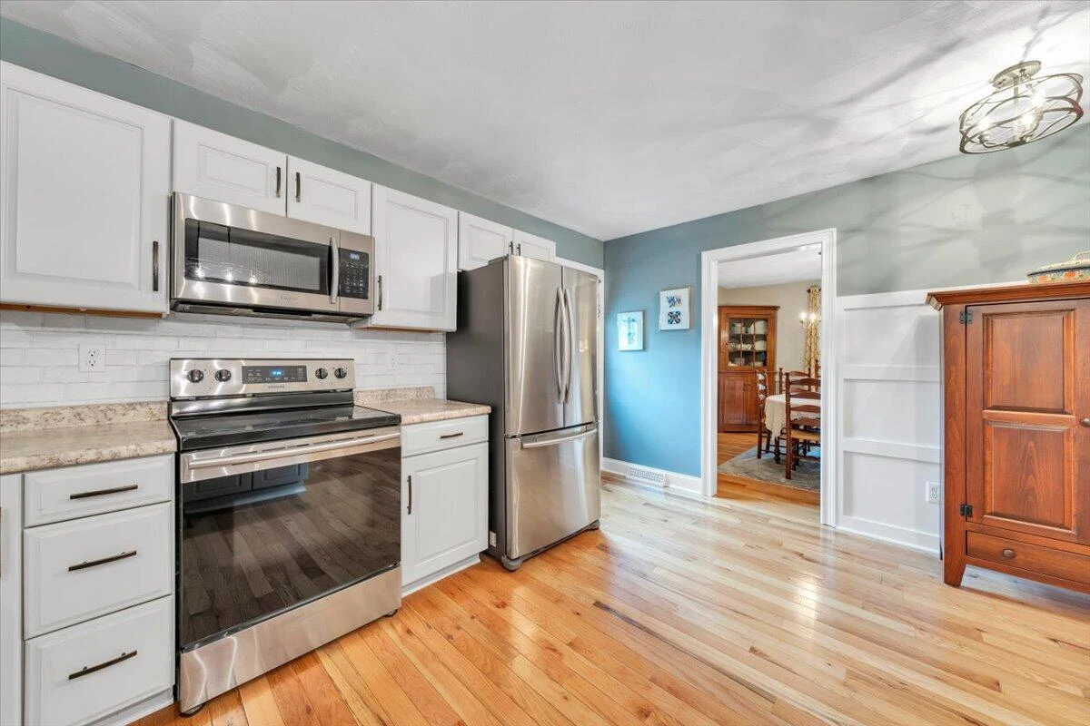 2030 Surrey LN - Photo 17
