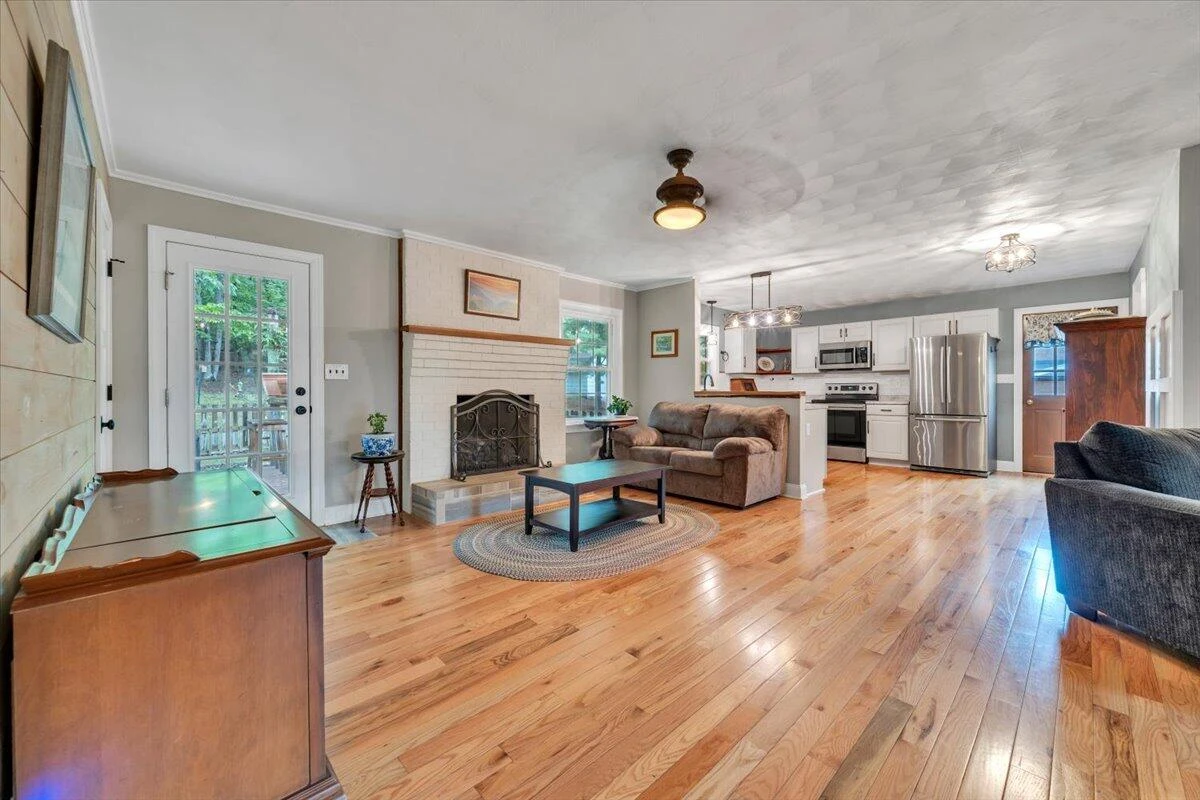 2030 Surrey LN - Photo 21