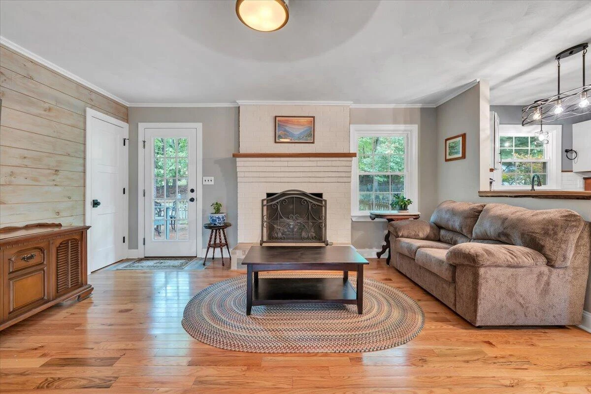 2030 Surrey LN - Photo 23