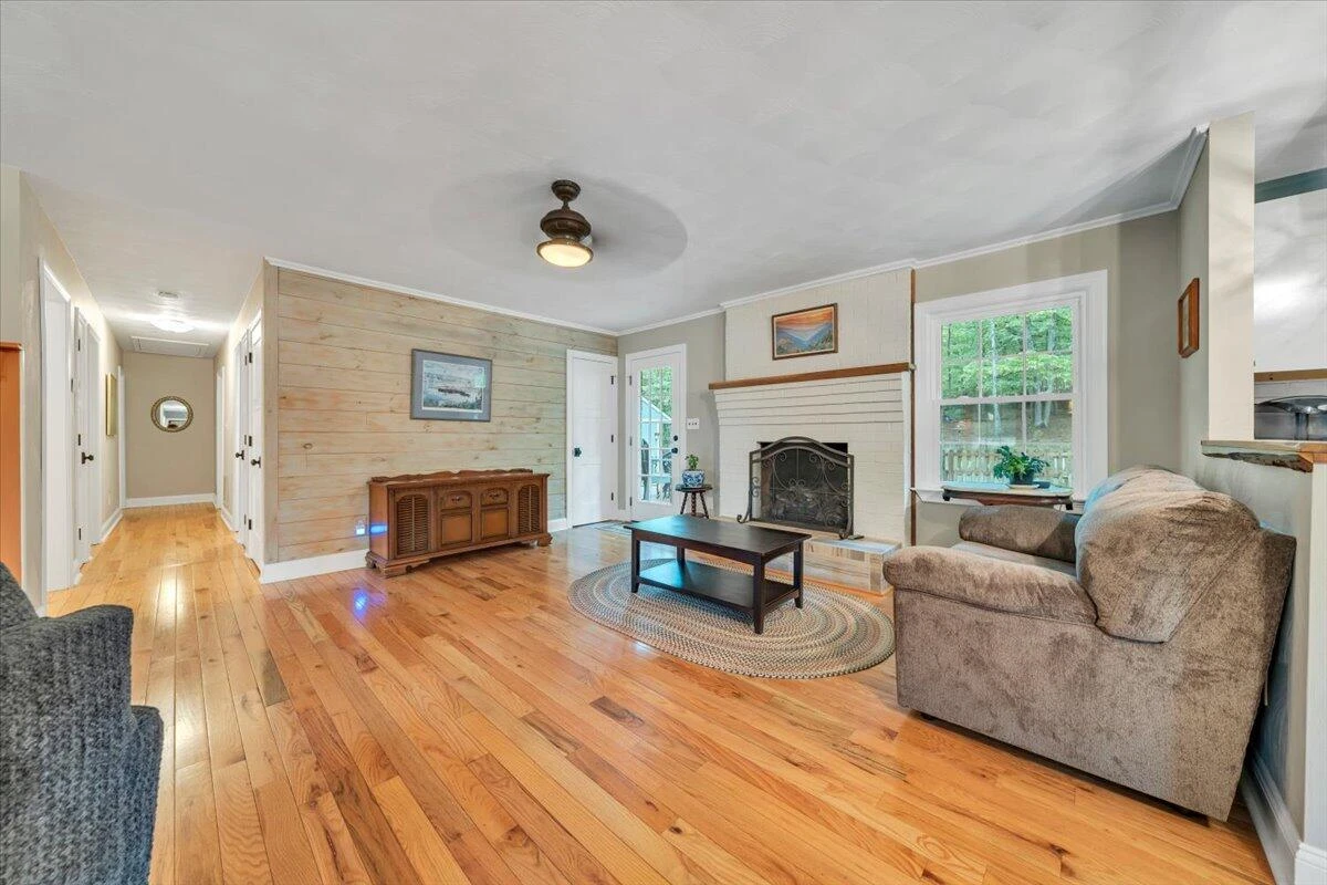 2030 Surrey LN - Photo 24