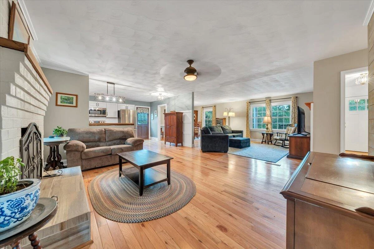 2030 Surrey LN - Photo 25