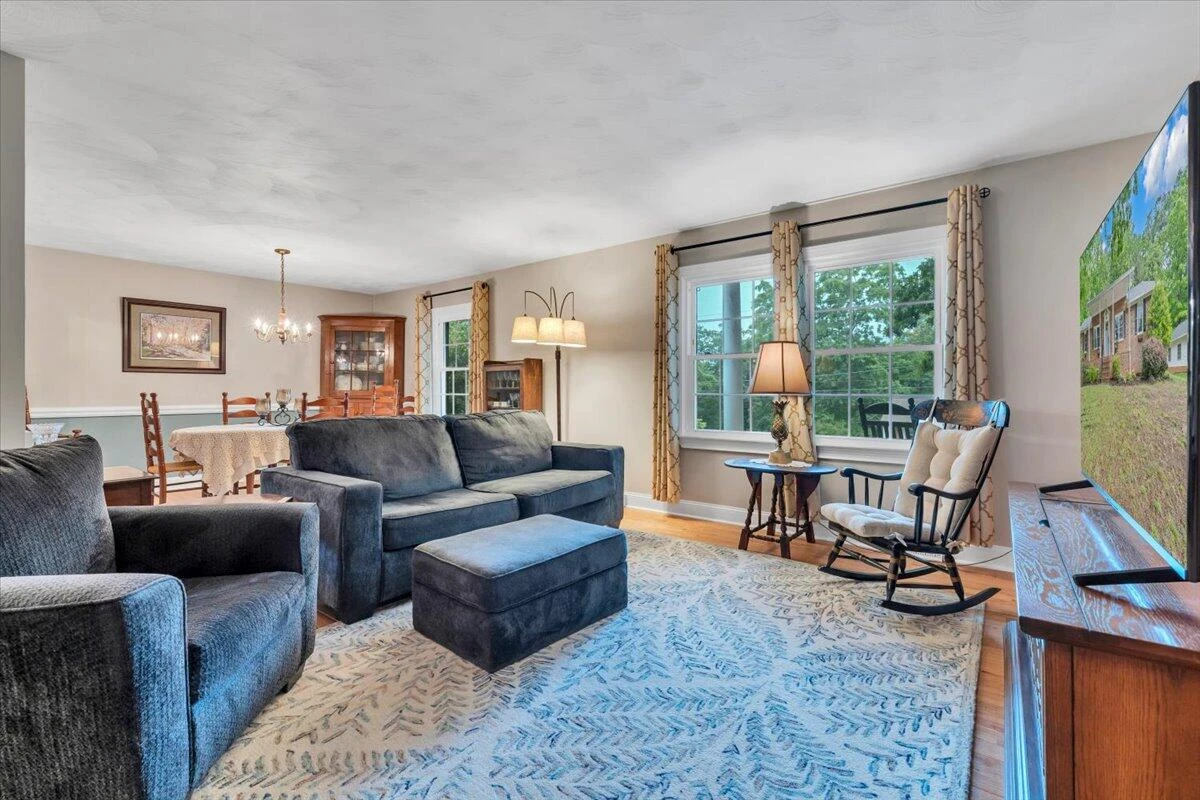 2030 Surrey LN - Photo 27