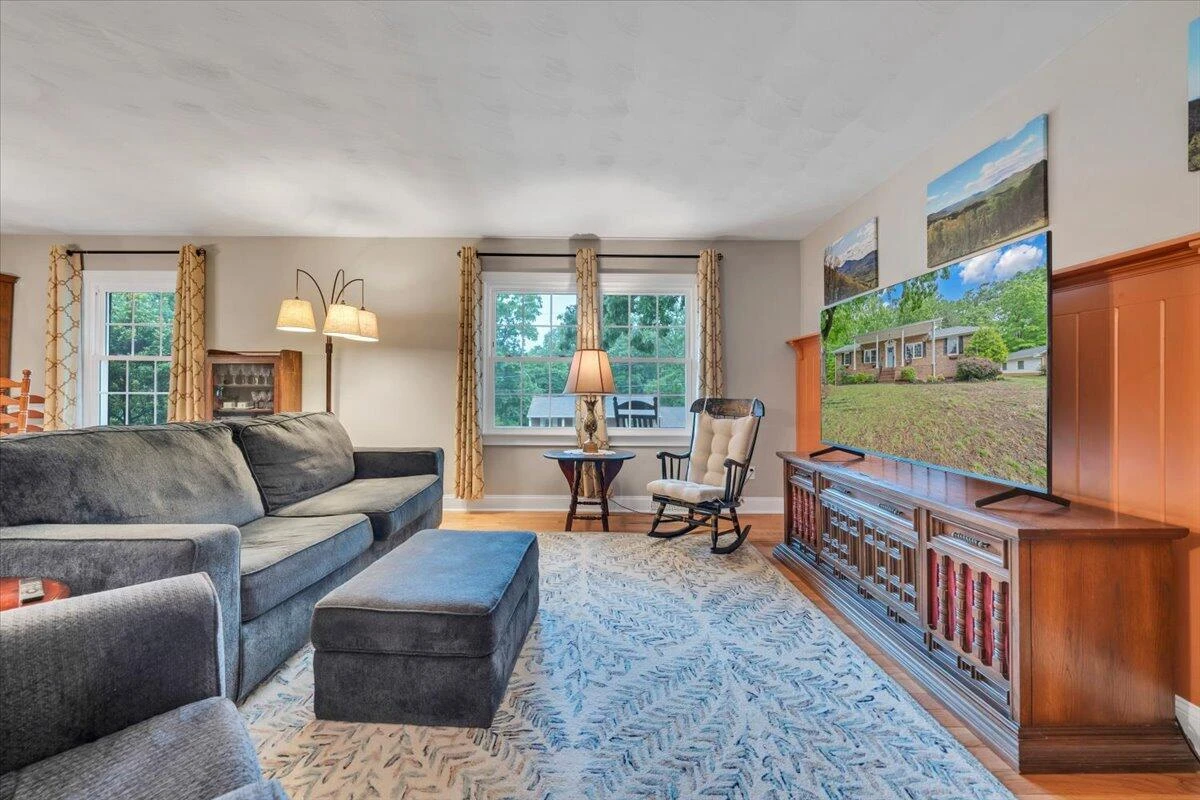 2030 Surrey LN - Photo 28