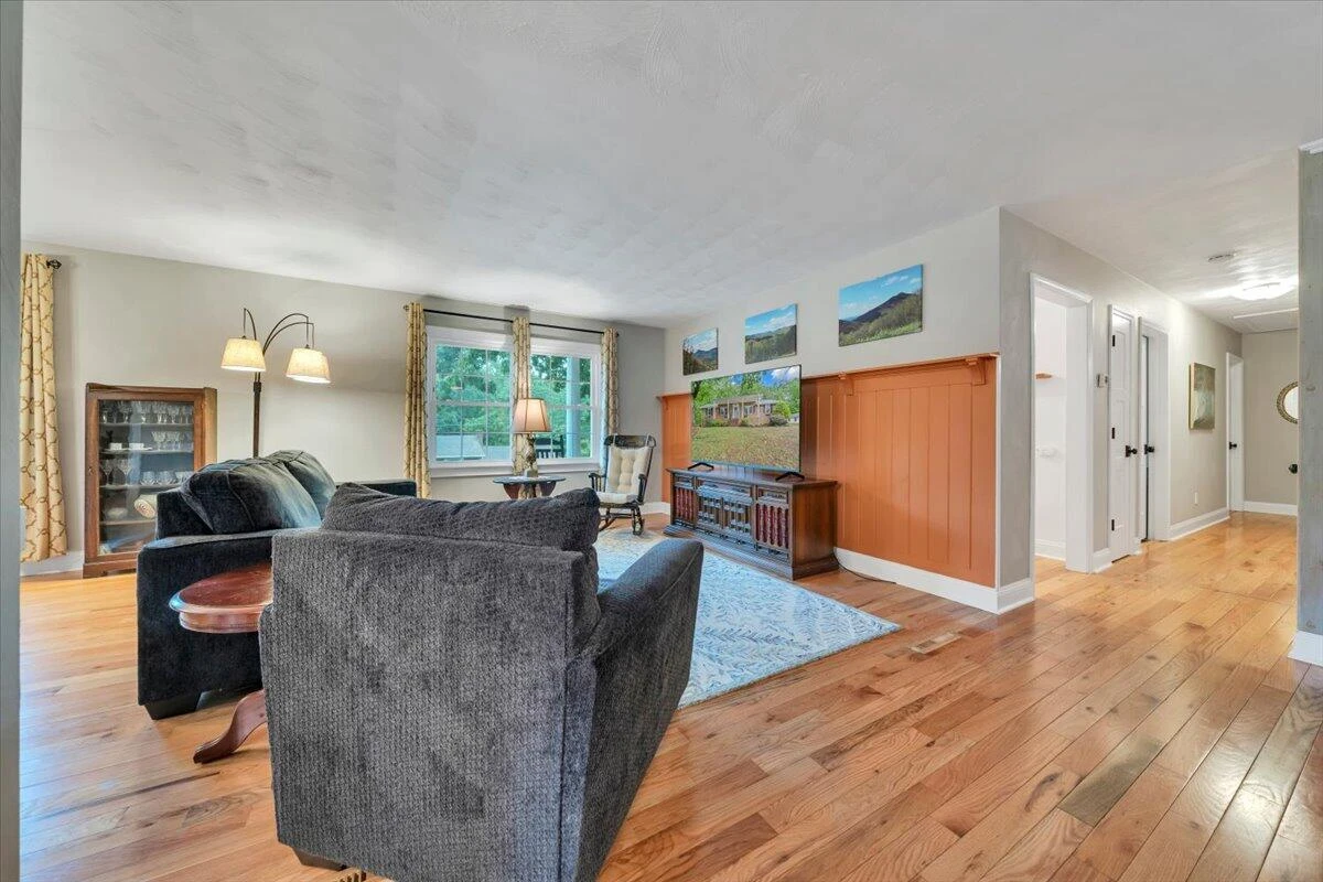 2030 Surrey LN - Photo 29