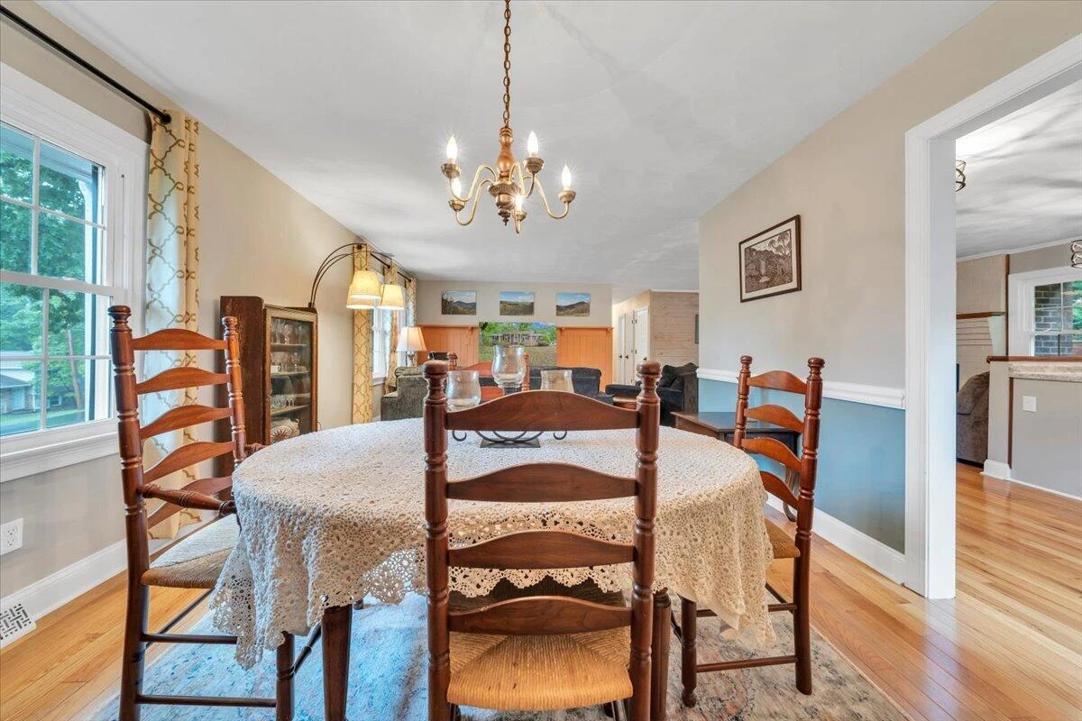 2030 Surrey LN - Photo 34