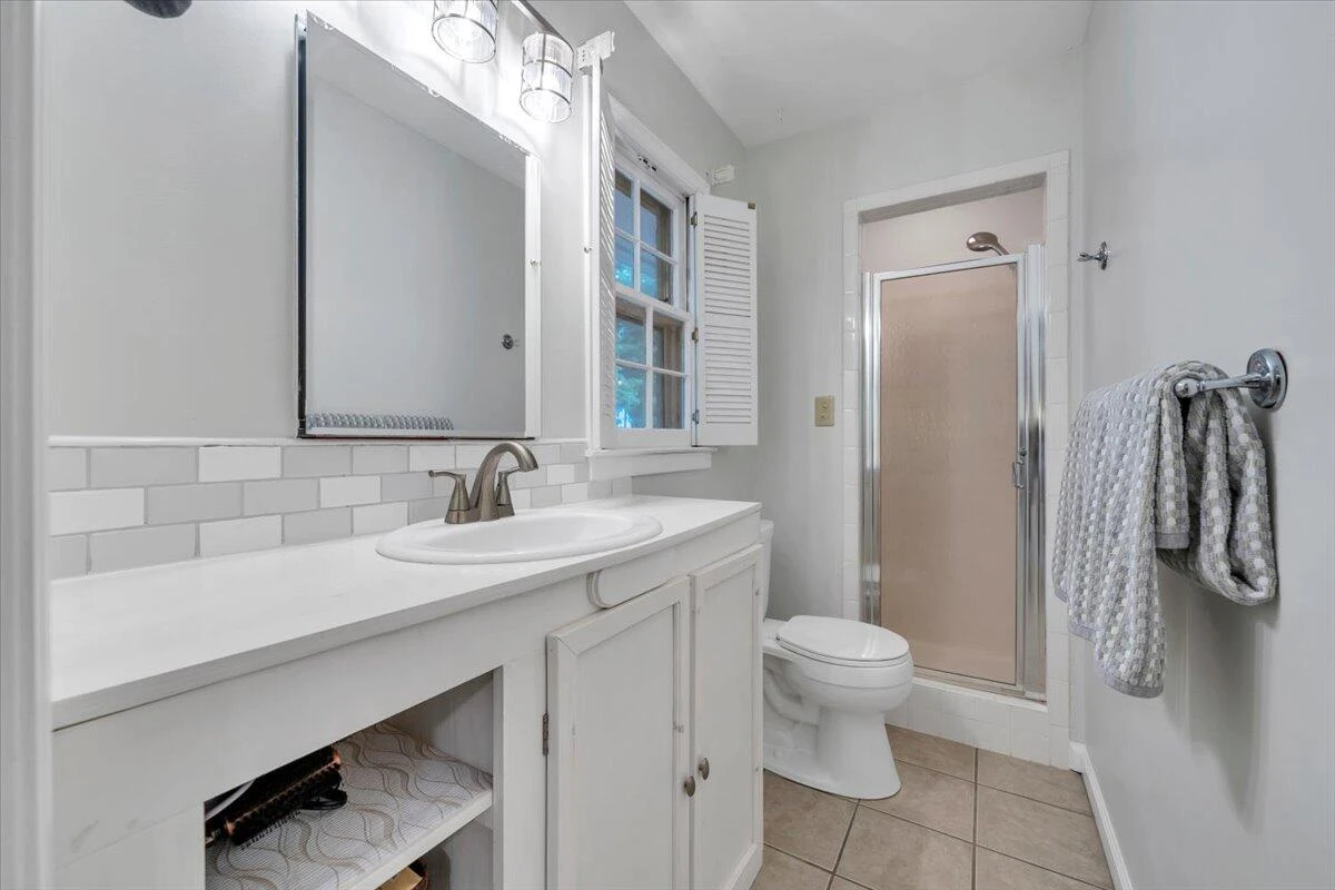 2030 Surrey LN - Photo 38