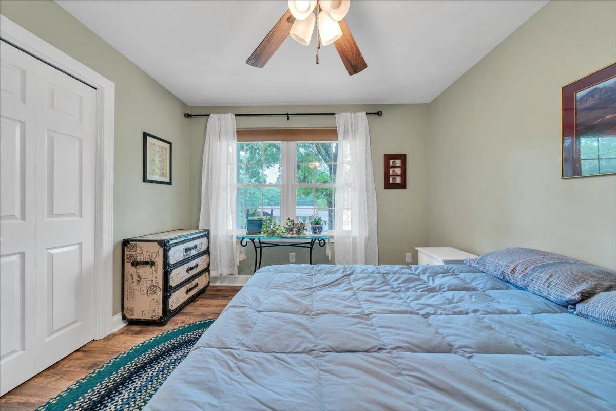 2030 Surrey LN - Photo 41