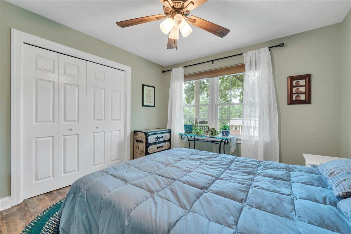 2030 Surrey LN - Photo 42