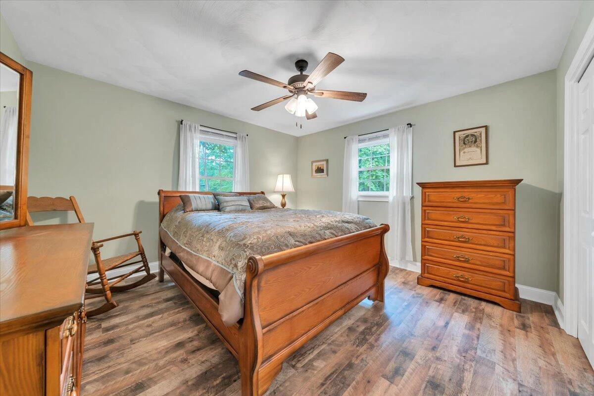 2030 Surrey LN - Photo 43