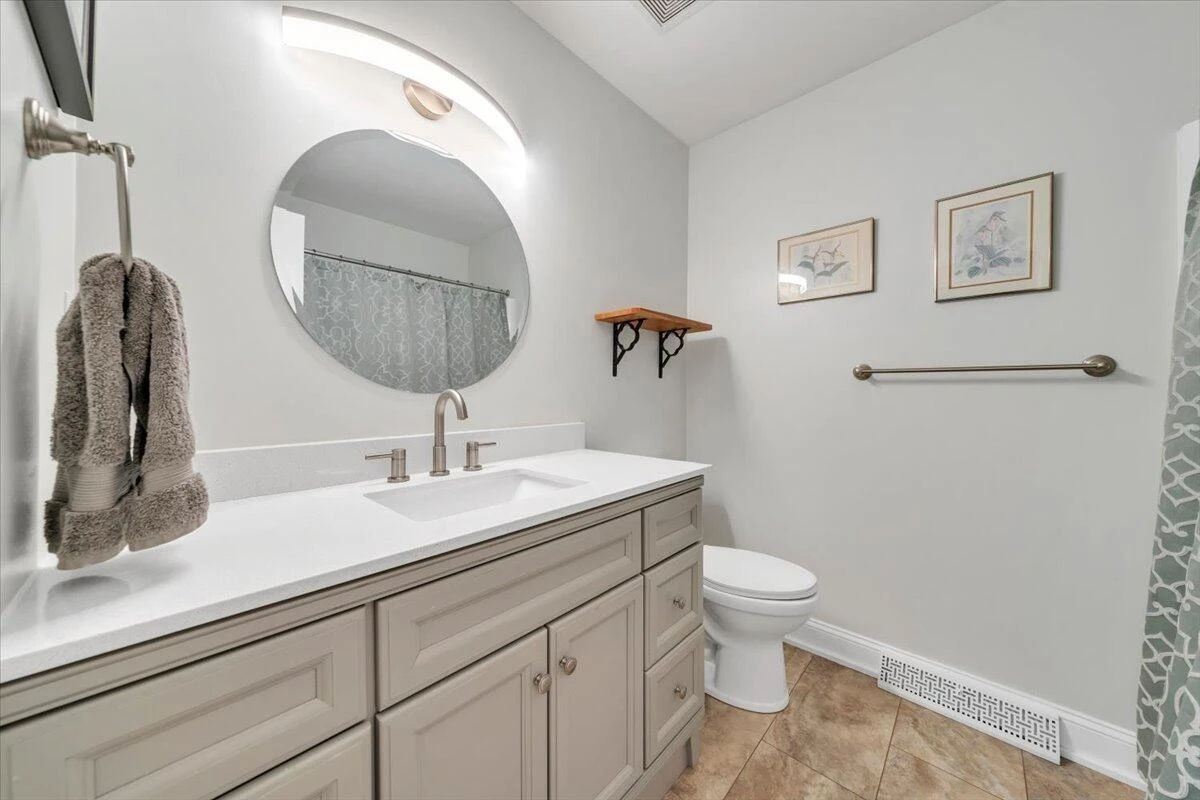 2030 Surrey LN - Photo 46