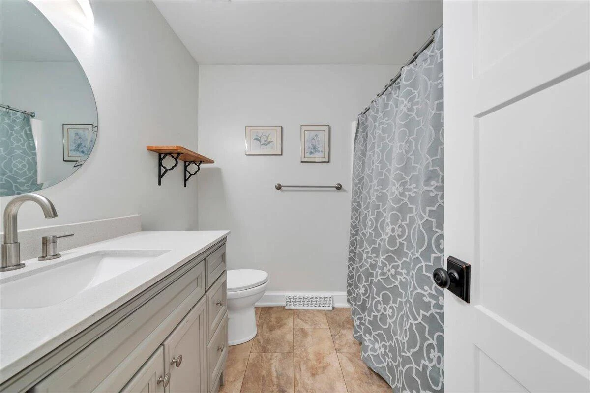2030 Surrey LN - Photo 47
