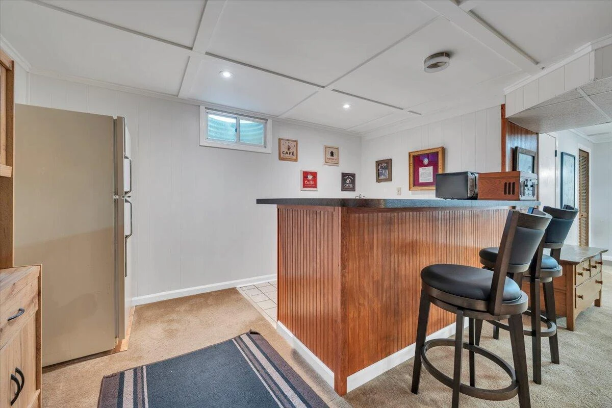 2030 Surrey LN - Photo 56