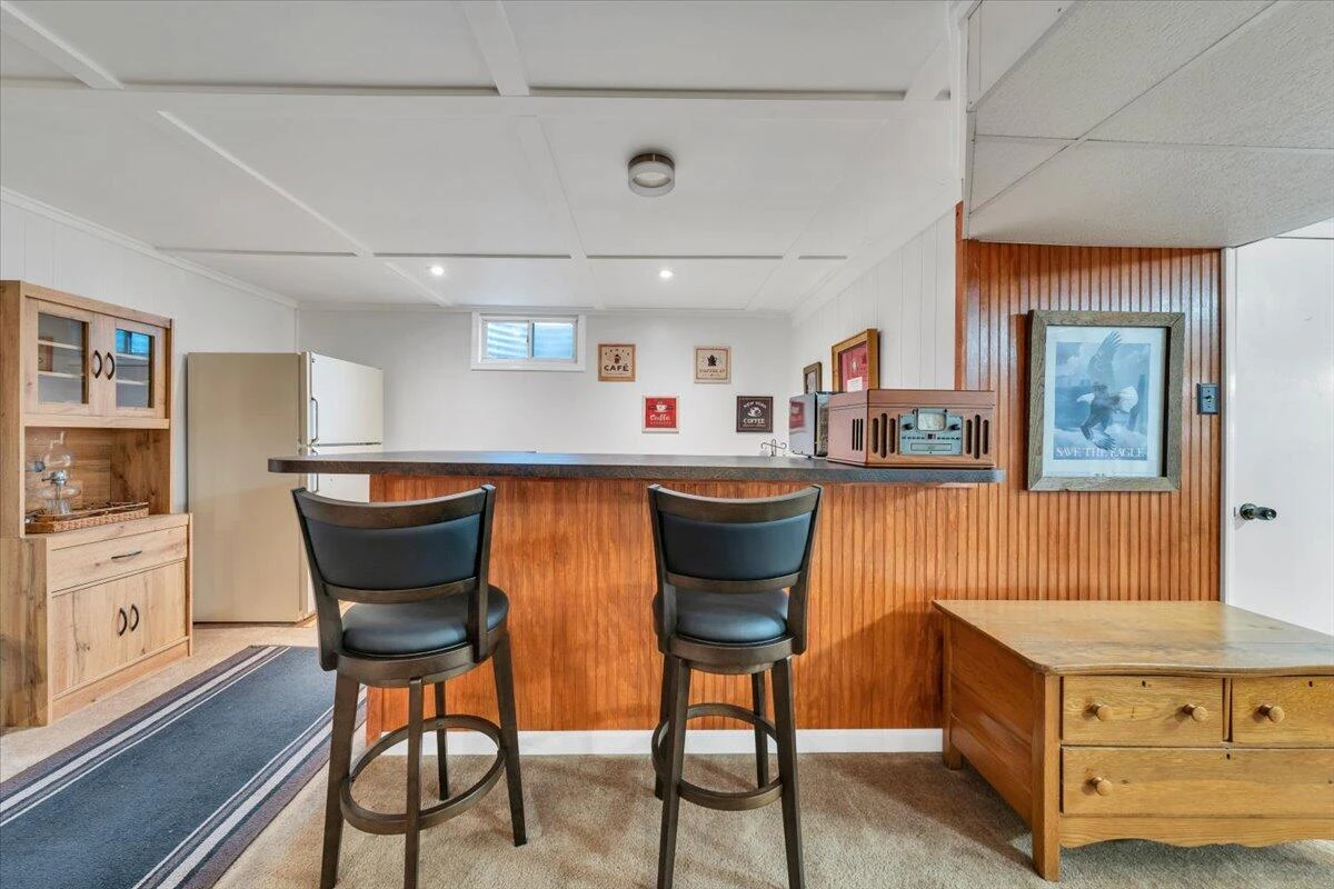 2030 Surrey LN - Photo 59