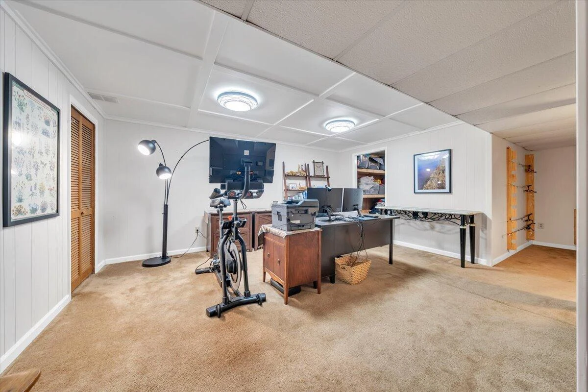 2030 Surrey LN - Photo 60