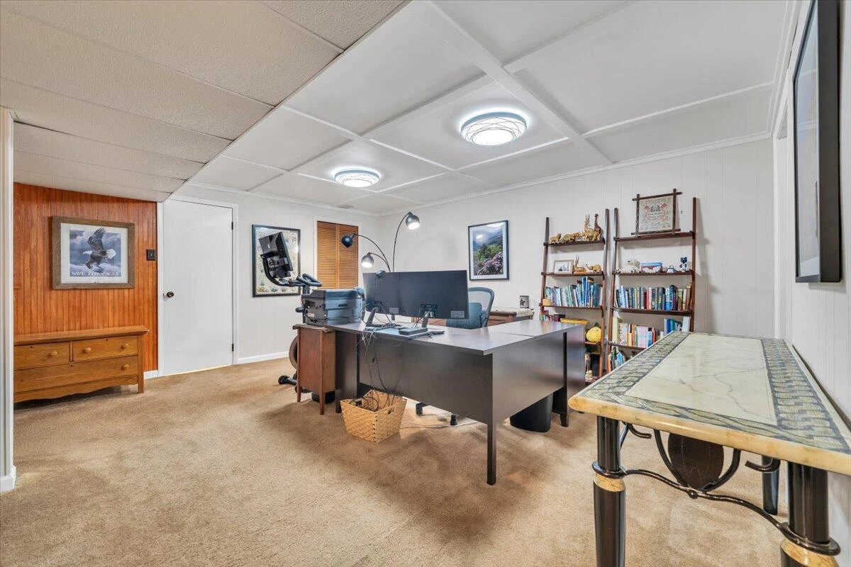 2030 Surrey LN - Photo 61