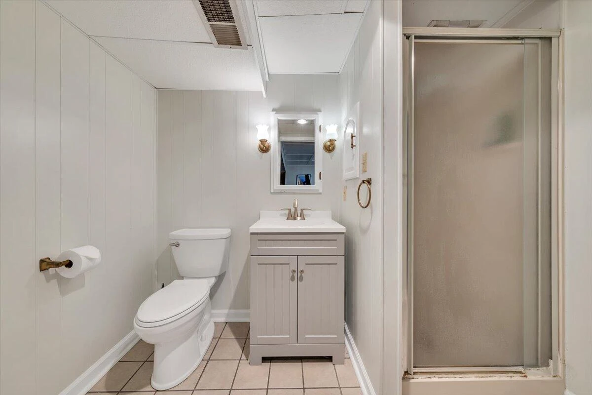2030 Surrey LN - Photo 62