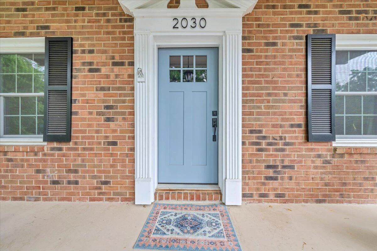 2030 Surrey LN - Photo 9