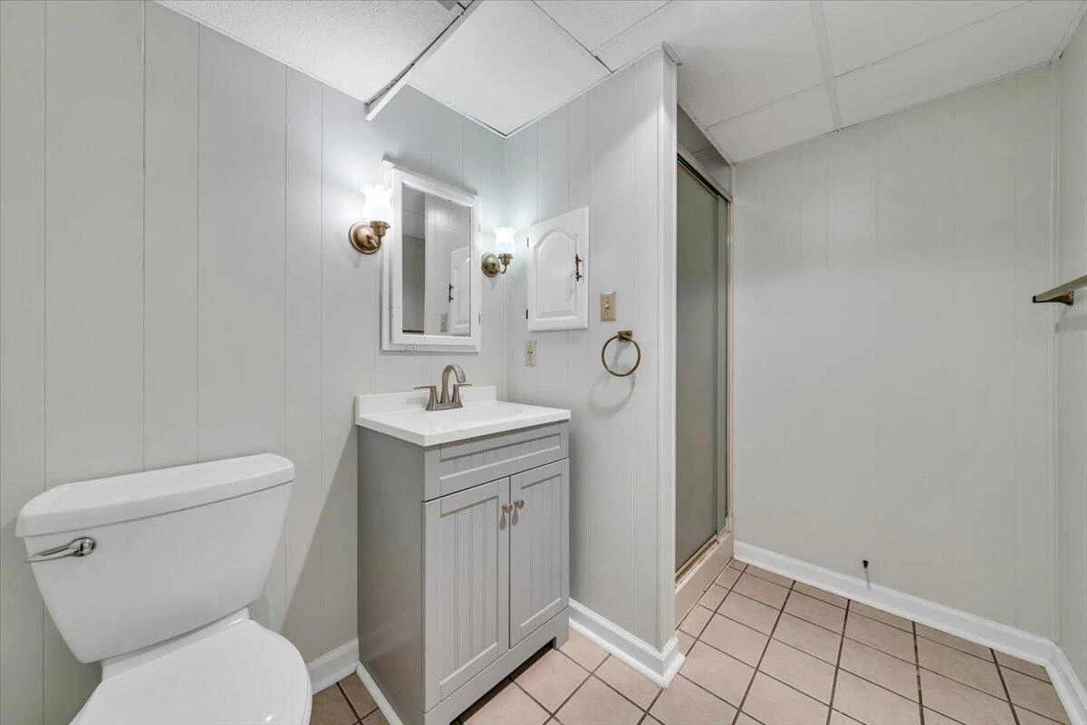 2030 Surrey LN - Photo 63