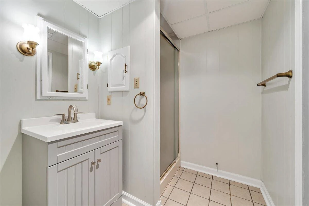 2030 Surrey LN - Photo 64