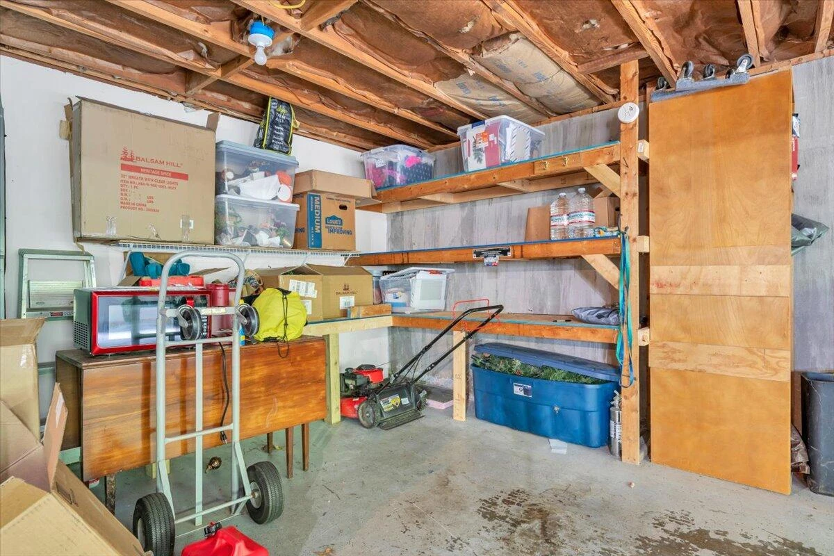 2030 Surrey LN - Photo 68