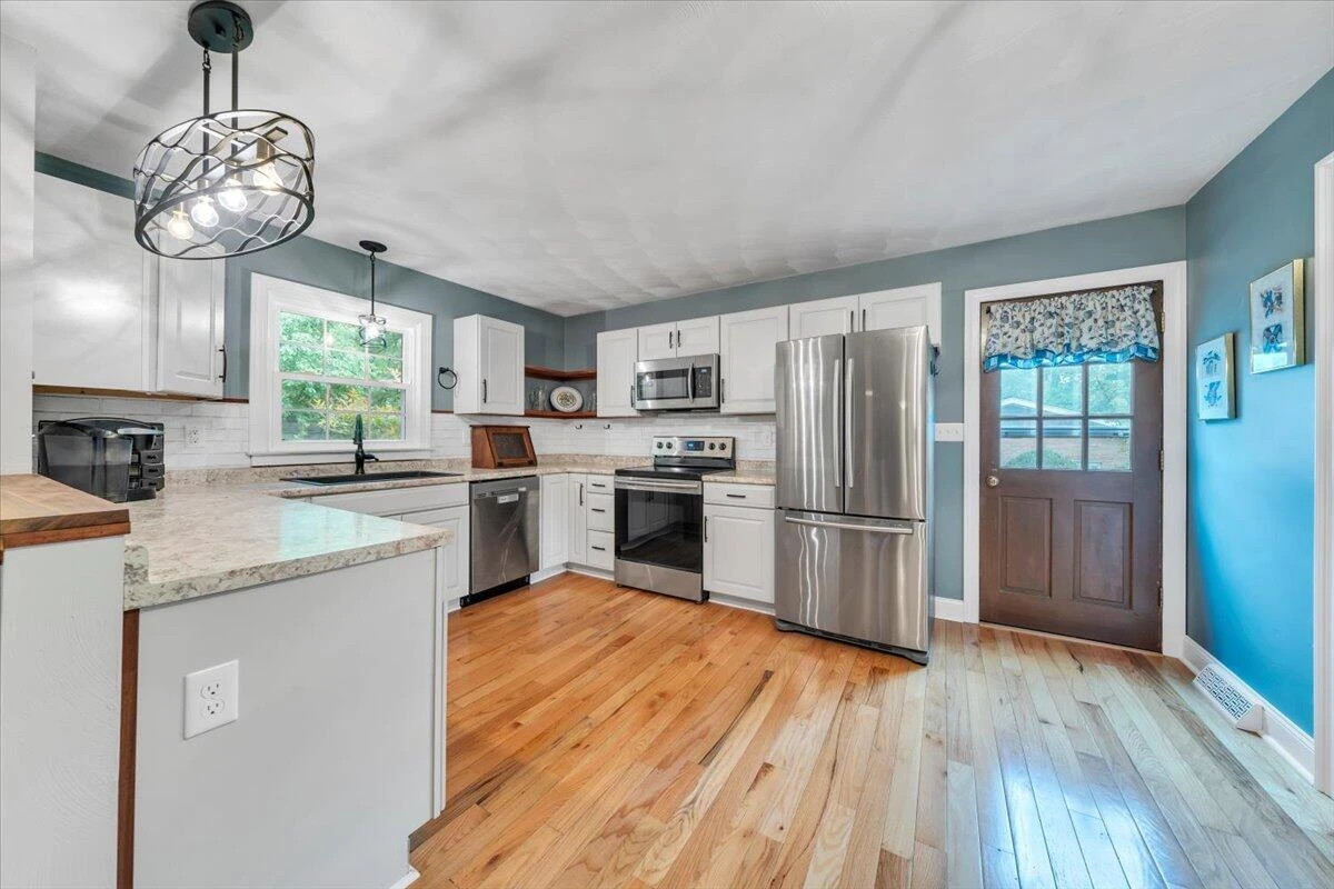 2030 Surrey LN - Photo 10