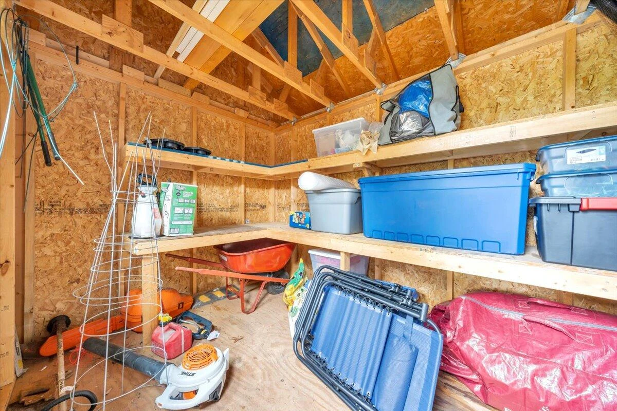 2030 Surrey LN - Photo 76