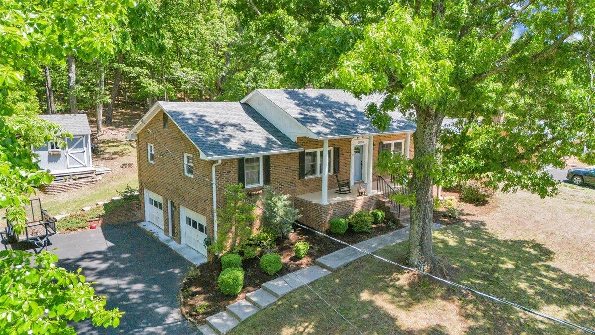 2030 Surrey LN - Photo 77
