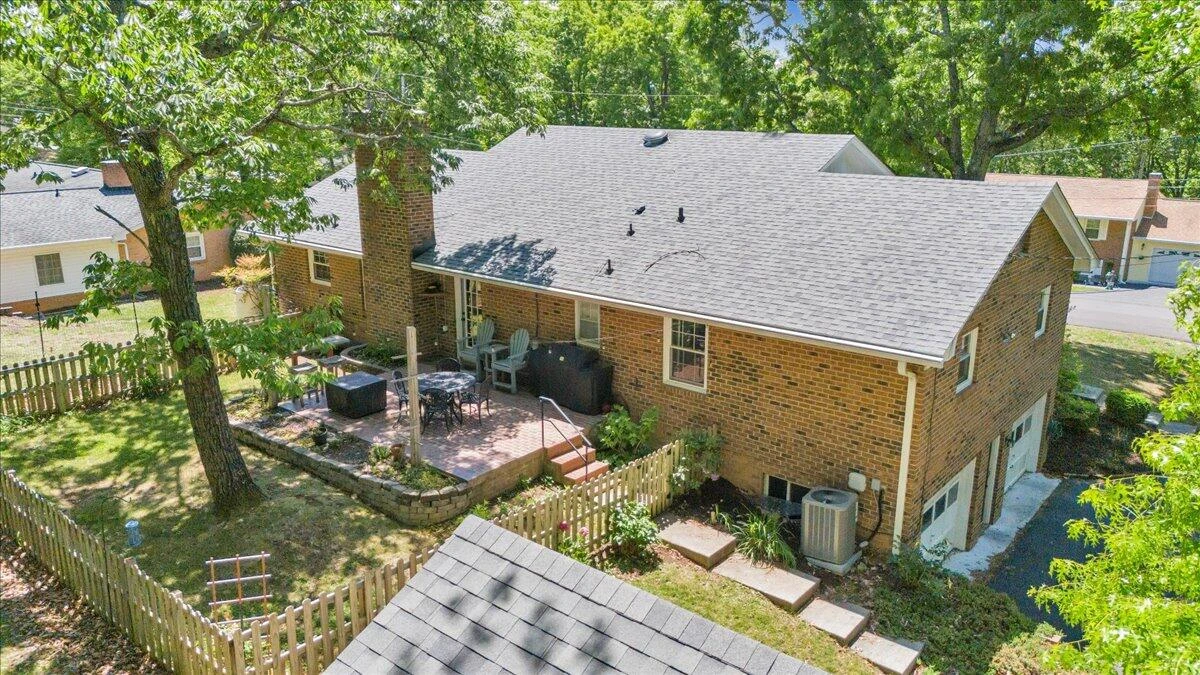 2030 Surrey LN - Photo 78